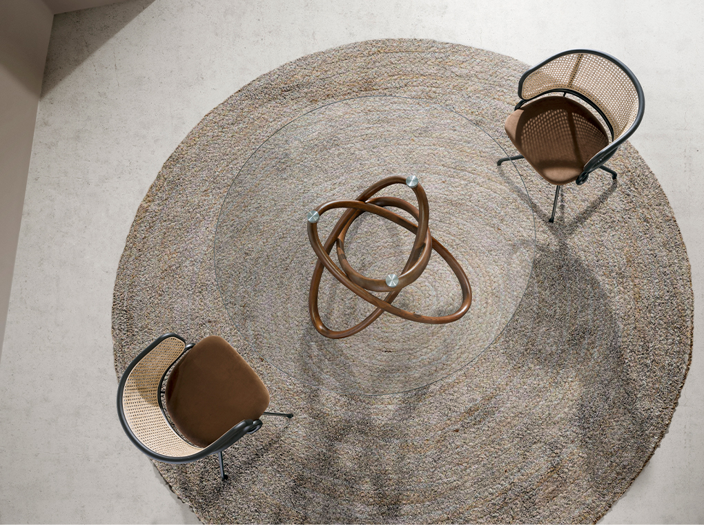 Dining table in tempered glass and solid wood in Walnut colour Dining table in tempered glass and solid wood in Walnut colour